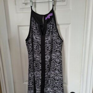 Jolie - Black & White Geometric Print - Keyhole neckline